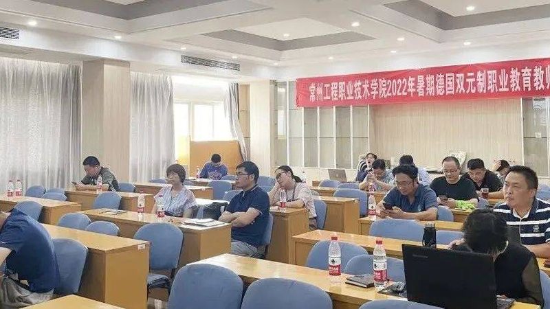 面授课程和网课各有优劣，适合的人群也不同：